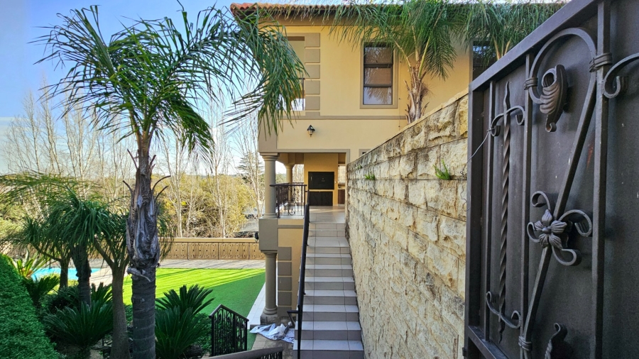 5 Bedroom Property for Sale in Kiepersol Free State